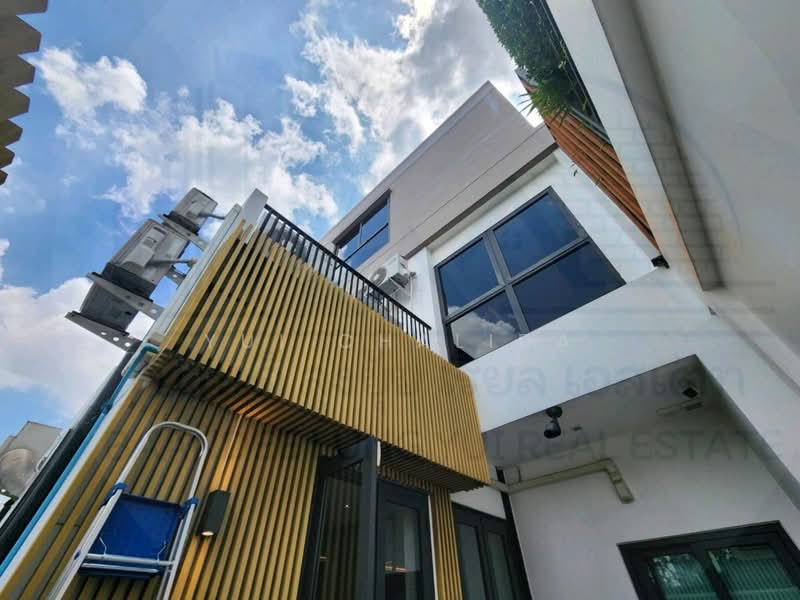 Prime Nine Ekamai, Bangkok, Soi Kamnoet Sap 2 Pradit Manutham Road, Bang Kapi, Huai Khwang, Bangkok, 4 Bedrooms, 315 sqm, Townhouse For Sale, by Yui Chalida, 500234319 - DDproperty.com