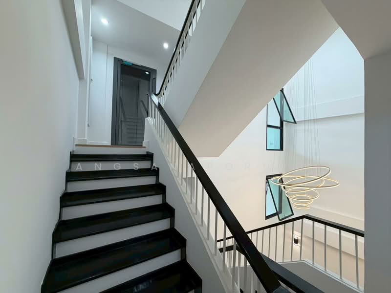 ทาวน์โฮม 4.5 ชั้นพร้อมลิฟต์ ใกล้ bts ปุณณวิถี 800 เมตร, Bangkok, Bang Chak, Phra Khanong, Bangkok, 4 Bedrooms, 300 sqm, Townhouse For Sale, by Angsanaporn D, 500234341 - DDproperty.com