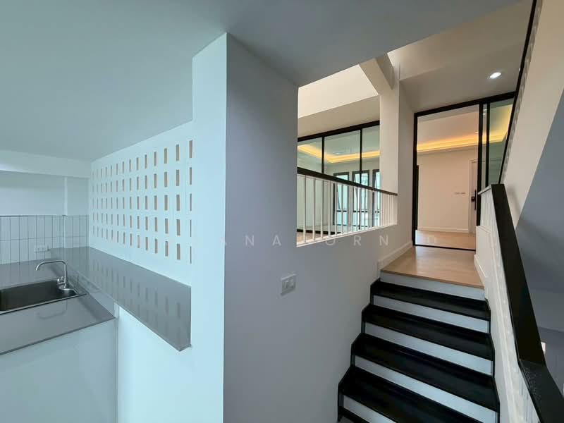 ทาวน์โฮม 4.5 ชั้นพร้อมลิฟต์ ใกล้ bts ปุณณวิถี 800 เมตร, Bangkok, Bang Chak, Phra Khanong, Bangkok, 4 Bedrooms, 300 sqm, Townhouse For Sale, by Angsanaporn D, 500234341 - DDproperty.com