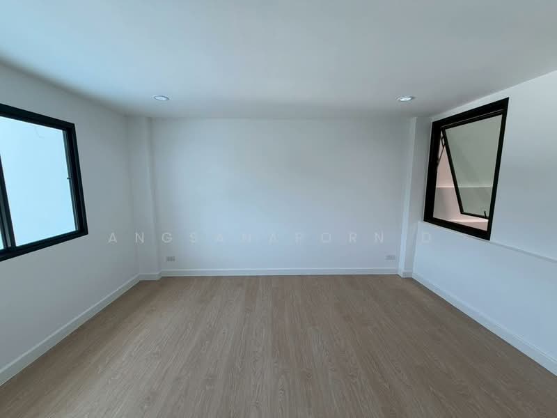 ทาวน์โฮม 4.5 ชั้นพร้อมลิฟต์ ใกล้ bts ปุณณวิถี 800 เมตร, Bangkok, Bang Chak, Phra Khanong, Bangkok, 4 Bedrooms, 300 sqm, Townhouse For Sale, by Angsanaporn D, 500234341 - DDproperty.com