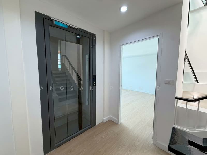 ทาวน์โฮม 4.5 ชั้นพร้อมลิฟต์ ใกล้ bts ปุณณวิถี 800 เมตร, Bangkok, Bang Chak, Phra Khanong, Bangkok, 4 Bedrooms, 300 sqm, Townhouse For Sale, by Angsanaporn D, 500234341 - DDproperty.com