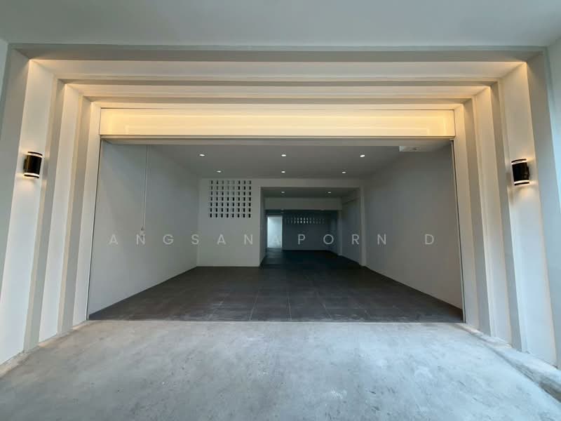 ทาวน์โฮม 4.5 ชั้นพร้อมลิฟต์ ใกล้ bts ปุณณวิถี 800 เมตร, Bangkok, Bang Chak, Phra Khanong, Bangkok, 4 Bedrooms, 300 sqm, Townhouse For Sale, by Angsanaporn D, 500234341 - DDproperty.com