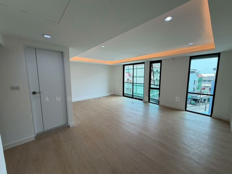 ทาวน์โฮม 4.5 ชั้นพร้อมลิฟต์ ใกล้ bts ปุณณวิถี 800 เมตร, Bangkok, Bang Chak, Phra Khanong, Bangkok, 4 Bedrooms, 300 sqm, Townhouse For Sale, by Angsanaporn D, 500234341 - DDproperty.com