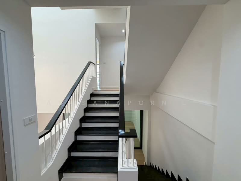 ทาวน์โฮม 4.5 ชั้นพร้อมลิฟต์ ใกล้ bts ปุณณวิถี 800 เมตร, Bangkok, Bang Chak, Phra Khanong, Bangkok, 4 Bedrooms, 300 sqm, Townhouse For Sale, by Angsanaporn D, 500234341 - DDproperty.com