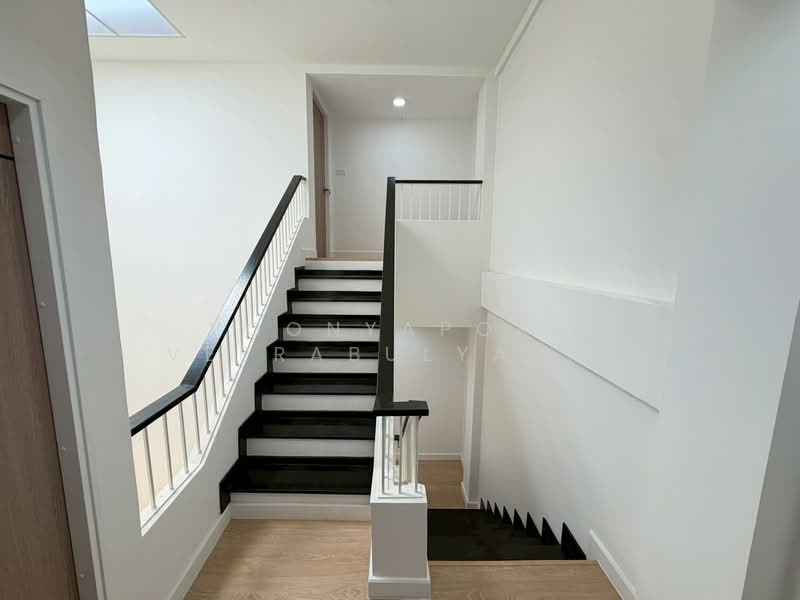 ทาวน์โฮมตกแต่งใหม่ : สุขุมวิท 101, Bangkok, Bang Chak, Phra Khanong, Bangkok, 4 Bedrooms, 414 sqm, Townhouse For Sale, by Poonyaporn Veerabulyarit, 500234349 - DDproperty.com