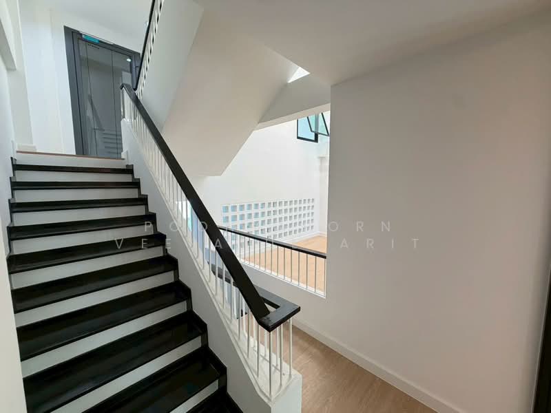 ทาวน์โฮมตกแต่งใหม่ : สุขุมวิท 101, Bangkok, Bang Chak, Phra Khanong, Bangkok, 4 Bedrooms, 414 sqm, Townhouse For Sale, by Poonyaporn Veerabulyarit, 500234349 - DDproperty.com