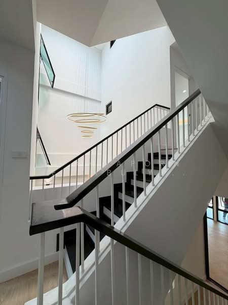 ทาวน์โฮมตกแต่งใหม่ : สุขุมวิท 101, Bangkok, Bang Chak, Phra Khanong, Bangkok, 4 Bedrooms, 414 sqm, Townhouse For Sale, by Poonyaporn Veerabulyarit, 500234349 - DDproperty.com