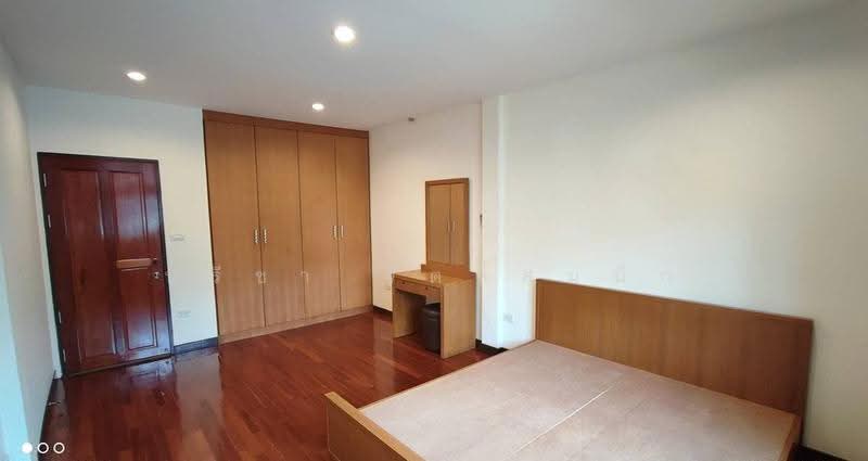 Townhouse modern decor 3 beds in a peaceful residential around Thong lo BTS, Bangkok, Sukhumvit, Khong Tan, Khlong Toei, Bangkok, 3 Bedrooms, 170 sqm, Townhouse For Rent, by ปรีชา จิตต์สมนึก, 500234351 - DDproperty.com
