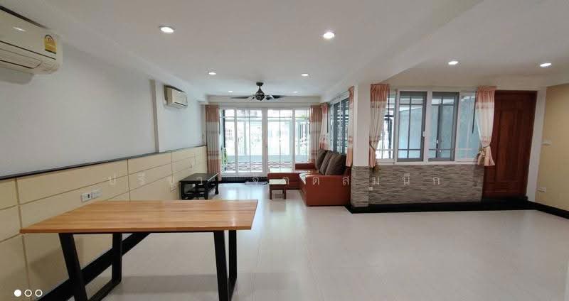 Townhouse modern decor 3 beds in a peaceful residential around Thong lo BTS, Bangkok, Sukhumvit, Khong Tan, Khlong Toei, Bangkok, 3 Bedrooms, 170 sqm, Townhouse For Rent, by ปรีชา จิตต์สมนึก, 500234351 - DDproperty.com