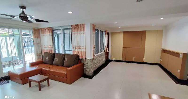 ทาวน์เฮ้าส์ 3 ห้องนอน โมเดินท์ เงียบ ไม่ไกลจาก บีทีเอสทองหล่อ, กรุงเทพ, Sukhumvit, คลองตัน, คลองเตย, กรุงเทพ, 170 ตร.ม., ทาวน์เฮ้าส์ ให้เช่า, โดย ปรีชา จิตต์สมนึก, 500234351 - DDproperty.com