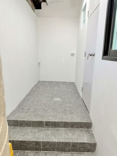 ทาวน์เฮ้าส์ : ซอยงามวงศ์วาน 35 (พงษ์เพชรพัฒนา), Bangkok, Thung Song Hong, Lak Si, Bangkok, 3 Bedrooms, 150 sqm, Townhouse For Sale, by Poonyaporn Veerabulyarit, 500234355 - DDproperty.com