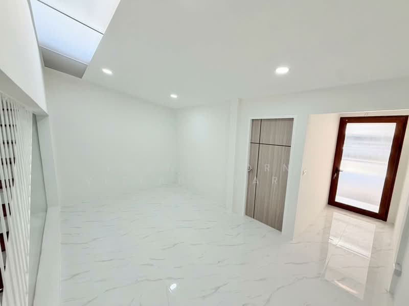 ทาวน์เฮ้าส์ : ซอยงามวงศ์วาน 35 (พงษ์เพชรพัฒนา), Bangkok, Thung Song Hong, Lak Si, Bangkok, 3 Bedrooms, 150 sqm, Townhouse For Sale, by Poonyaporn Veerabulyarit, 500234355 - DDproperty.com