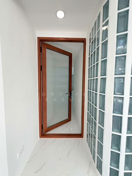 ทาวน์เฮ้าส์ : ซอยงามวงศ์วาน 35 (พงษ์เพชรพัฒนา), Bangkok, Thung Song Hong, Lak Si, Bangkok, 3 Bedrooms, 150 sqm, Townhouse For Sale, by Poonyaporn Veerabulyarit, 500234355 - DDproperty.com