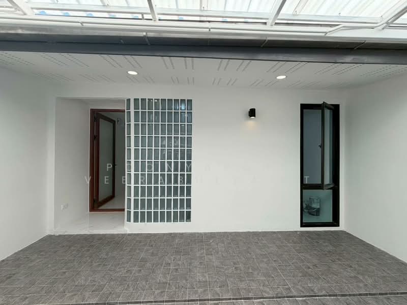 ทาวน์เฮ้าส์ : ซอยงามวงศ์วาน 35 (พงษ์เพชรพัฒนา), Bangkok, Thung Song Hong, Lak Si, Bangkok, 3 Bedrooms, 150 sqm, Townhouse For Sale, by Poonyaporn Veerabulyarit, 500234355 - DDproperty.com