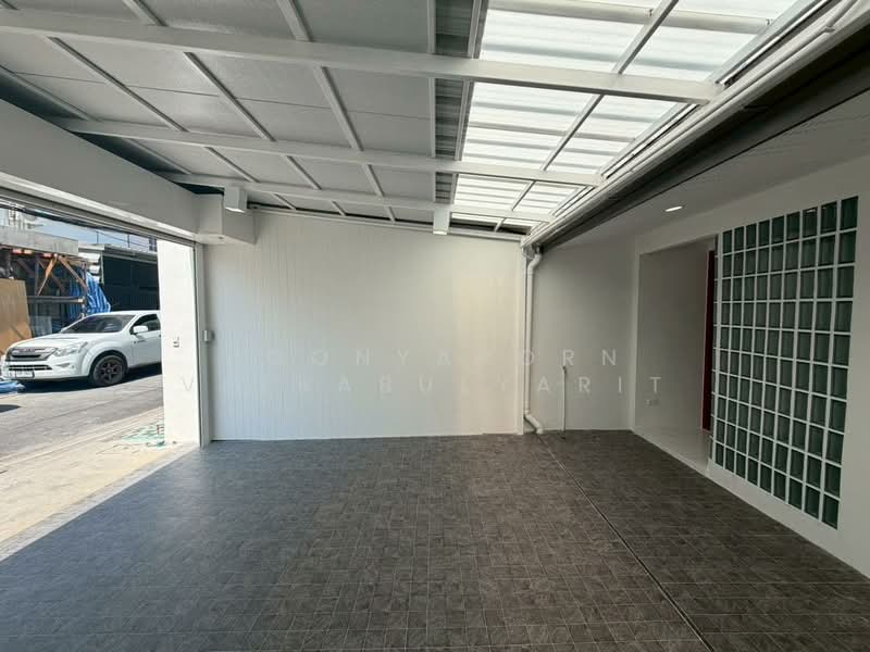 ทาวน์เฮ้าส์ : ซอยงามวงศ์วาน 35 (พงษ์เพชรพัฒนา), Bangkok, Thung Song Hong, Lak Si, Bangkok, 3 Bedrooms, 150 sqm, Townhouse For Sale, by Poonyaporn Veerabulyarit, 500234355 - DDproperty.com