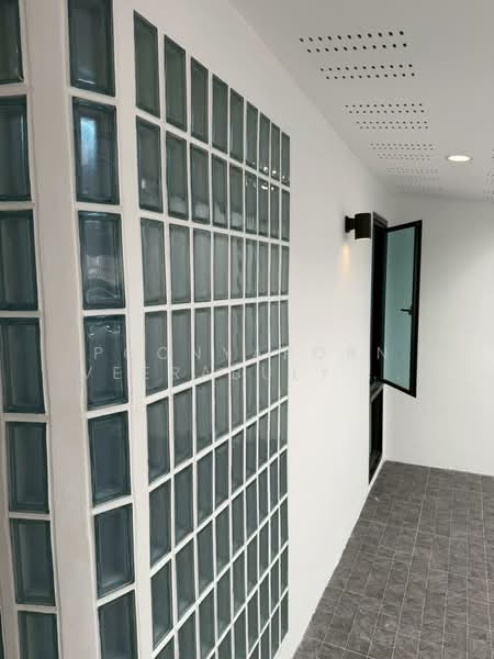 ทาวน์เฮ้าส์ : ซอยงามวงศ์วาน 35 (พงษ์เพชรพัฒนา), Bangkok, Thung Song Hong, Lak Si, Bangkok, 3 Bedrooms, 150 sqm, Townhouse For Sale, by Poonyaporn Veerabulyarit, 500234355 - DDproperty.com