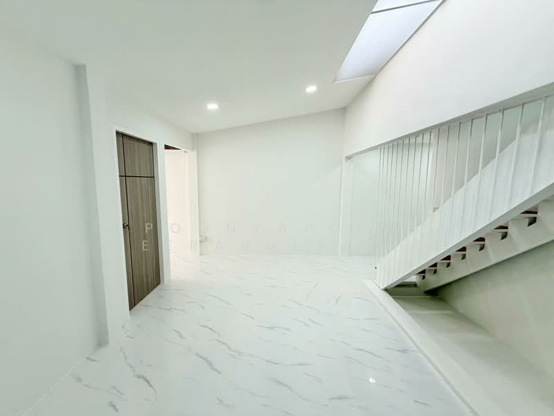 ทาวน์เฮ้าส์ : ซอยงามวงศ์วาน 35 (พงษ์เพชรพัฒนา), Bangkok, Thung Song Hong, Lak Si, Bangkok, 3 Bedrooms, 150 sqm, Townhouse For Sale, by Poonyaporn Veerabulyarit, 500234355 - DDproperty.com