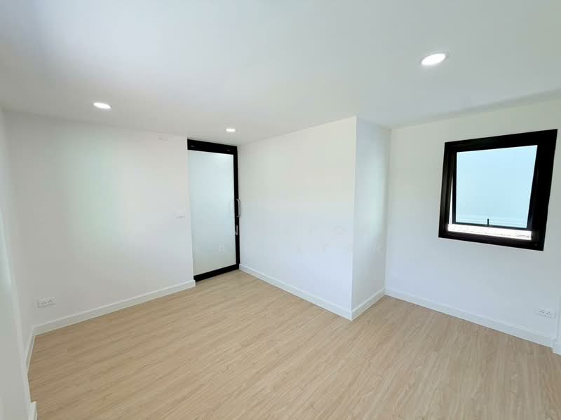 ทาวน์เฮ้าส์ : ซอยงามวงศ์วาน 35 (พงษ์เพชรพัฒนา), Bangkok, Thung Song Hong, Lak Si, Bangkok, 3 Bedrooms, 150 sqm, Townhouse For Sale, by Poonyaporn Veerabulyarit, 500234355 - DDproperty.com