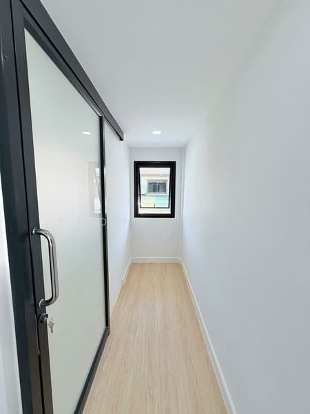 ทาวน์เฮ้าส์ : ซอยงามวงศ์วาน 35 (พงษ์เพชรพัฒนา), Bangkok, Thung Song Hong, Lak Si, Bangkok, 3 Bedrooms, 150 sqm, Townhouse For Sale, by Poonyaporn Veerabulyarit, 500234355 - DDproperty.com