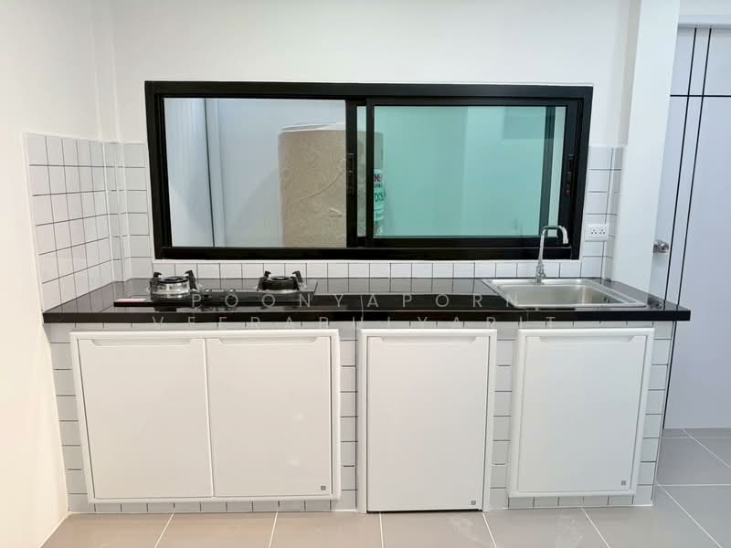 ทาวน์เฮ้าส์ : ซอยงามวงศ์วาน 35 (พงษ์เพชรพัฒนา), Bangkok, Thung Song Hong, Lak Si, Bangkok, 3 Bedrooms, 150 sqm, Townhouse For Sale, by Poonyaporn Veerabulyarit, 500234355 - DDproperty.com