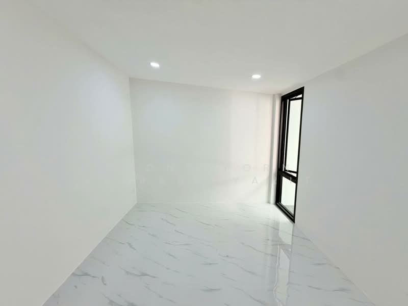 ทาวน์เฮ้าส์ : ซอยงามวงศ์วาน 35 (พงษ์เพชรพัฒนา), Bangkok, Thung Song Hong, Lak Si, Bangkok, 3 Bedrooms, 150 sqm, Townhouse For Sale, by Poonyaporn Veerabulyarit, 500234355 - DDproperty.com