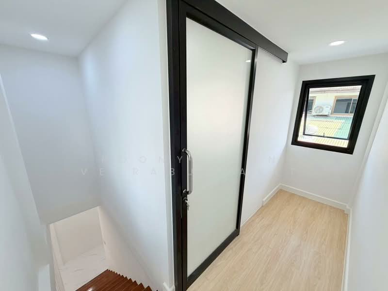 ทาวน์เฮ้าส์ : ซอยงามวงศ์วาน 35 (พงษ์เพชรพัฒนา), Bangkok, Thung Song Hong, Lak Si, Bangkok, 3 Bedrooms, 150 sqm, Townhouse For Sale, by Poonyaporn Veerabulyarit, 500234355 - DDproperty.com