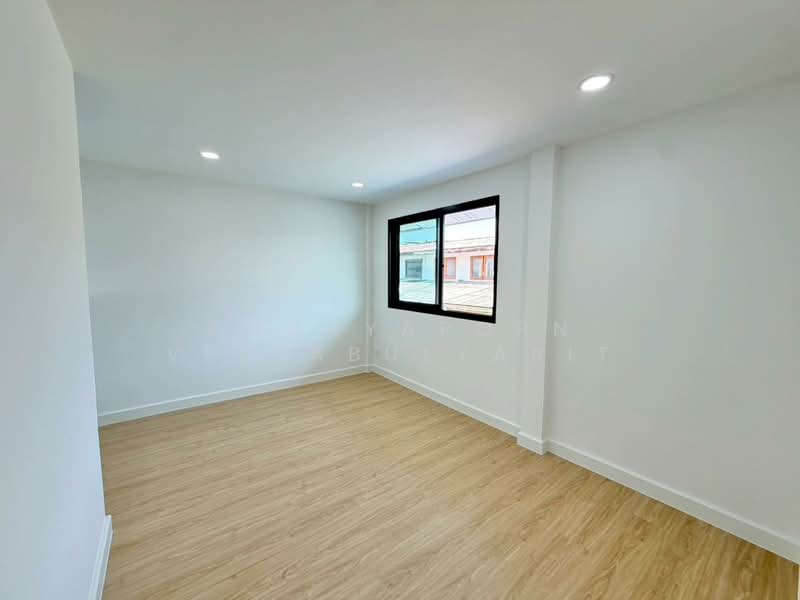 ทาวน์เฮ้าส์ : ซอยงามวงศ์วาน 35 (พงษ์เพชรพัฒนา), Bangkok, Thung Song Hong, Lak Si, Bangkok, 3 Bedrooms, 150 sqm, Townhouse For Sale, by Poonyaporn Veerabulyarit, 500234355 - DDproperty.com