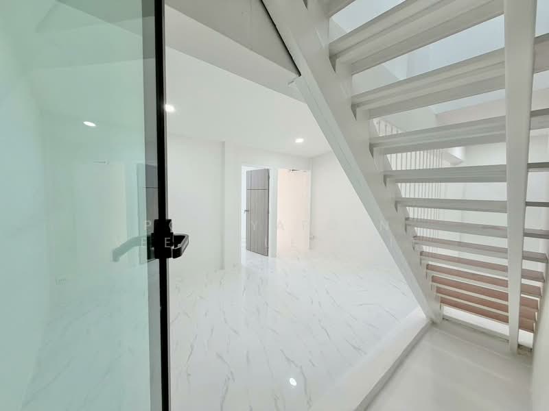 ทาวน์เฮ้าส์ : ซอยงามวงศ์วาน 35 (พงษ์เพชรพัฒนา), Bangkok, Thung Song Hong, Lak Si, Bangkok, 3 Bedrooms, 150 sqm, Townhouse For Sale, by Poonyaporn Veerabulyarit, 500234355 - DDproperty.com