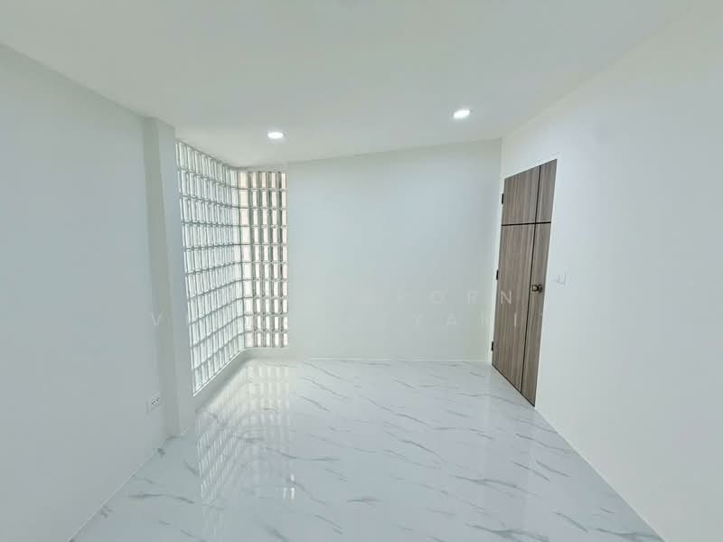 ทาวน์เฮ้าส์ : ซอยงามวงศ์วาน 35 (พงษ์เพชรพัฒนา), Bangkok, Thung Song Hong, Lak Si, Bangkok, 3 Bedrooms, 150 sqm, Townhouse For Sale, by Poonyaporn Veerabulyarit, 500234355 - DDproperty.com