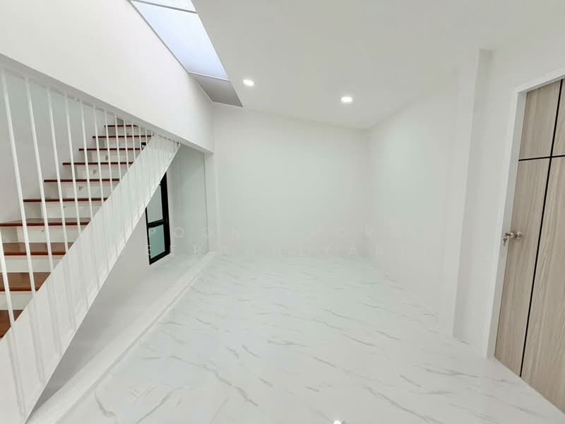 ทาวน์เฮ้าส์ : ซอยงามวงศ์วาน 35 (พงษ์เพชรพัฒนา), Bangkok, Thung Song Hong, Lak Si, Bangkok, 3 Bedrooms, 150 sqm, Townhouse For Sale, by Poonyaporn Veerabulyarit, 500234355 - DDproperty.com