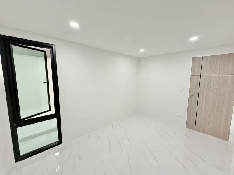 ทาวน์เฮ้าส์ : ซอยงามวงศ์วาน 35 (พงษ์เพชรพัฒนา), Bangkok, Thung Song Hong, Lak Si, Bangkok, 3 Bedrooms, 150 sqm, Townhouse For Sale, by Poonyaporn Veerabulyarit, 500234355 - DDproperty.com