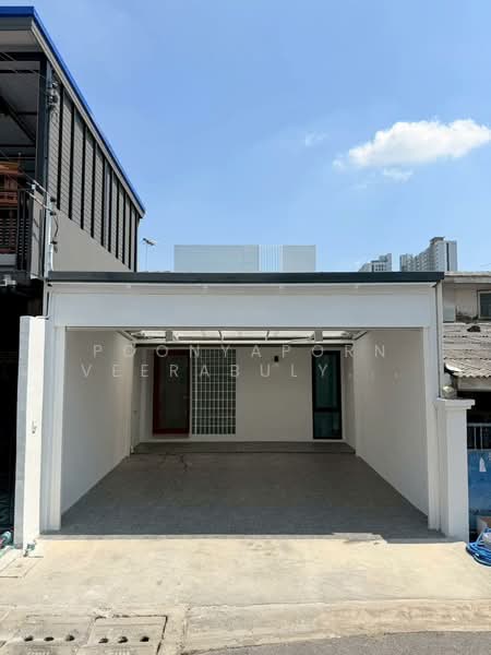 ทาวน์เฮ้าส์ : ซอยงามวงศ์วาน 35 (พงษ์เพชรพัฒนา), Bangkok, Thung Song Hong, Lak Si, Bangkok, 3 Bedrooms, 150 sqm, Townhouse For Sale, by Poonyaporn Veerabulyarit, 500234355 - DDproperty.com