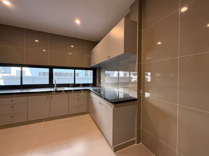 Narasiri Krungthep Kreetha, Bangkok, 69 Soi Pracha Ruamjai, Hua Mak, Bang Kapi, Bangkok, 5 Bedrooms, 551 sqm, Single Detached House For Sale, by Paphada Rattanaburi, 500234437 - DDproperty.com