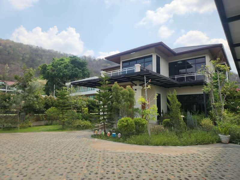 ขายพูลวิลล่าเขาใหญ่ พญาเย็น ปากช่อง 5 ห้องนอน 3 อาคาร ที่ดิน 300 ตร.วา พร้อมสระ วิวเขา, นครราชสีมา, พญาเย็น, ปากช่อง, นครราชสีมา, 448 ตร.ม., บ้านเดี่ยว ขาย, โดย คุณเอ็มมี่, 500234510 - DDproperty.com