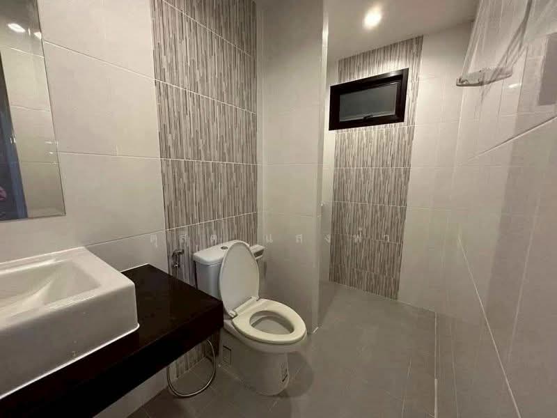 ให้เช่าบ้านเดี่ยว ม.ธาดาทาวน์เคิร์ฟ บ่อวิน ศรีราชา, Chon Buri (Pattaya), Bo Win, Si Racha, Chon Buri (Pattaya), 3 Bedrooms, 120 sqm, Single Detached House For Rent, by Dusit Saengfa, 500234511 - DDproperty.com