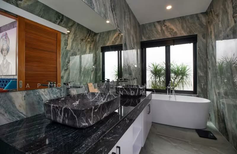 ให้เช่า - 4-Bedroom Villa with Private Sauna Rawai Phuket, ภูเก็ต