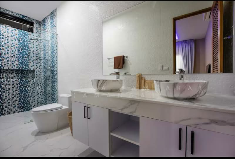 ให้เช่า - 4-Bedroom Villa with Private Sauna Rawai Phuket, ภูเก็ต