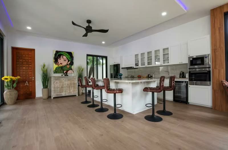 ให้เช่า - 4-Bedroom Villa with Private Sauna Rawai Phuket, ภูเก็ต