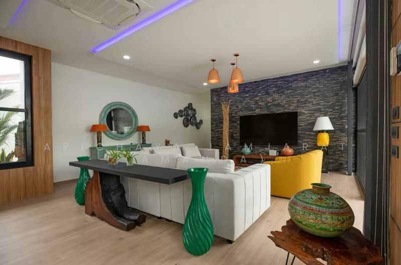 ให้เช่า - 4-Bedroom Villa with Private Sauna Rawai Phuket, ภูเก็ต