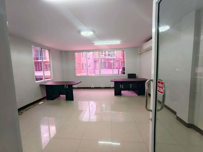 RK Biz Center Motorway - Airportlink : อาร์เค บิซ เซ็นเตอร์ มอเตอร์เวย์ - แอร์พอร์ตลิงค์, กรุงเทพ, ถนนเลียบมอเตอร์เวย์, คลองสองต้นนุ่น, ลาดกระบัง, กรุงเทพ, 250 ตร.ม., ทาวน์เฮ้าส์ ให้เช่า, โดย NR AGENT, 500234567 - DDproperty.com