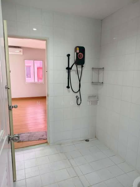 RK Biz Center Motorway - Airportlink, Bangkok, Motorway Road, Khlong Song Ton Nun, Lat Krabang, Bangkok, 2 Bedrooms, 250 sqm, Townhouse For Rent, by NR AGENT, 500234567 - DDproperty.com