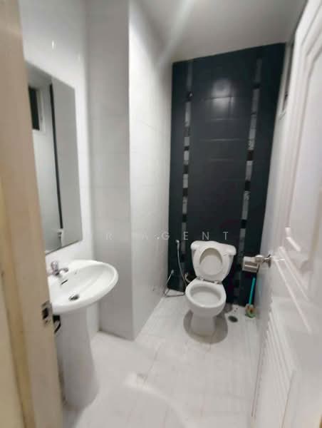 RK Biz Center Motorway - Airportlink, Bangkok, Motorway Road, Khlong Song Ton Nun, Lat Krabang, Bangkok, 2 Bedrooms, 250 sqm, Townhouse For Rent, by NR AGENT, 500234567 - DDproperty.com