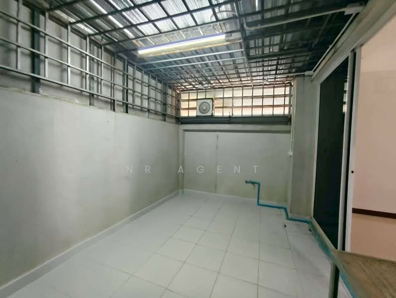 RK Biz Center Motorway - Airportlink, Bangkok, Motorway Road, Khlong Song Ton Nun, Lat Krabang, Bangkok, 2 Bedrooms, 250 sqm, Townhouse For Rent, by NR AGENT, 500234567 - DDproperty.com