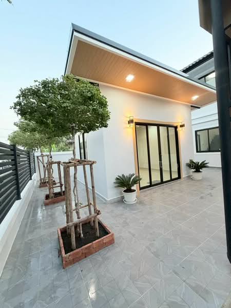 Baan Pruksa 14 A Bangbuathong, Nonthaburi, Soi Pruksa Village 14 A, Bang Khu Rat, Bang Bua Thong, Nonthaburi, 5 Bedrooms, 213 sqm, Semi-Detached House (Twin House) For Sale, by สรภพ ยอดไชย (สีฝุ่น), 500234579 - DDproperty.com