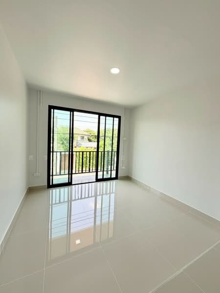 Baan Pruksa 14 A Bangbuathong, Nonthaburi, Soi Pruksa Village 14 A, Bang Khu Rat, Bang Bua Thong, Nonthaburi, 5 Bedrooms, 213 sqm, Semi-Detached House (Twin House) For Sale, by สรภพ ยอดไชย (สีฝุ่น), 500234579 - DDproperty.com