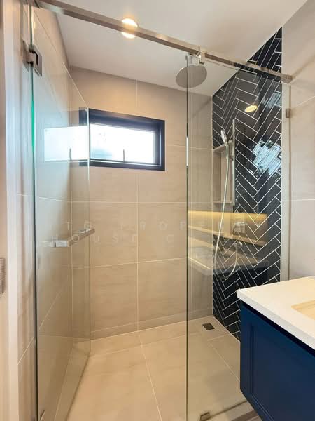 Setthasiri Serithai, Bangkok, Kanchanaphisek 11/3 Intersection 4, Khan Na Yao, Khan Na Yao, Bangkok, 4 Bedrooms, 250 sqm, Single Detached House For Rent, by NTG Property House Co.,Ltd., 500234665 - DDproperty.com