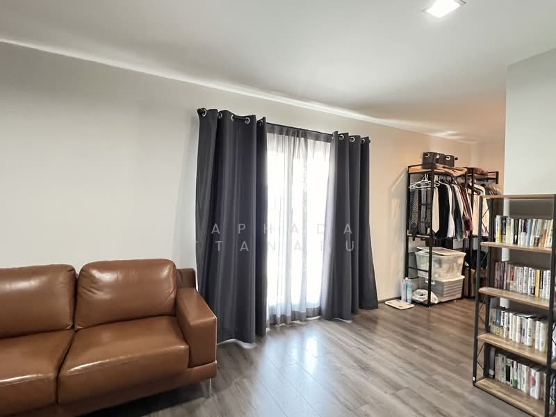 Mantana Onnut-Wongwaen 5 : มัณฑนา อ่อนนุช-วงแหวน 5, กรุงเทพ, ถนนกาญจนาภิเษก, ดอกไม้, ประเวศ, กรุงเทพ, 145 ตร.ม., บ้านเดี่ยว ขาย, โดย Paphada Rattanaburi, 500234696 - DDproperty.com