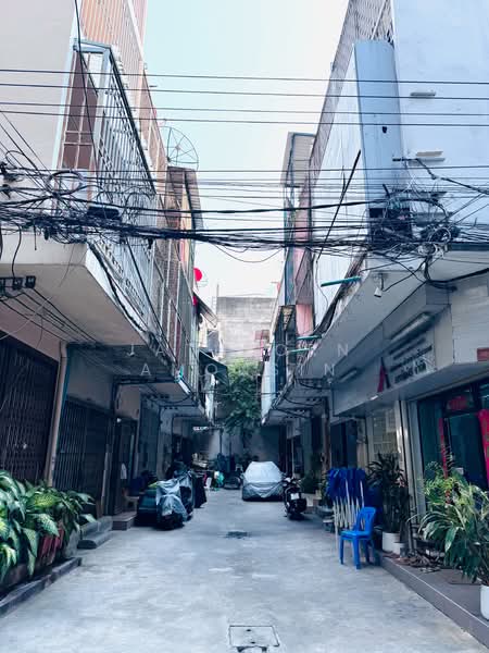 อาคารพาณิชย์ 3 ชั้น ในซอยเพชรบุรี 18, Bangkok, Thanon Phetchaburi, Ratchathewi, Bangkok, , 105 sqm, Shophouse For Sale, by Jatuporn Amonsin, 500234699 - DDproperty.com
