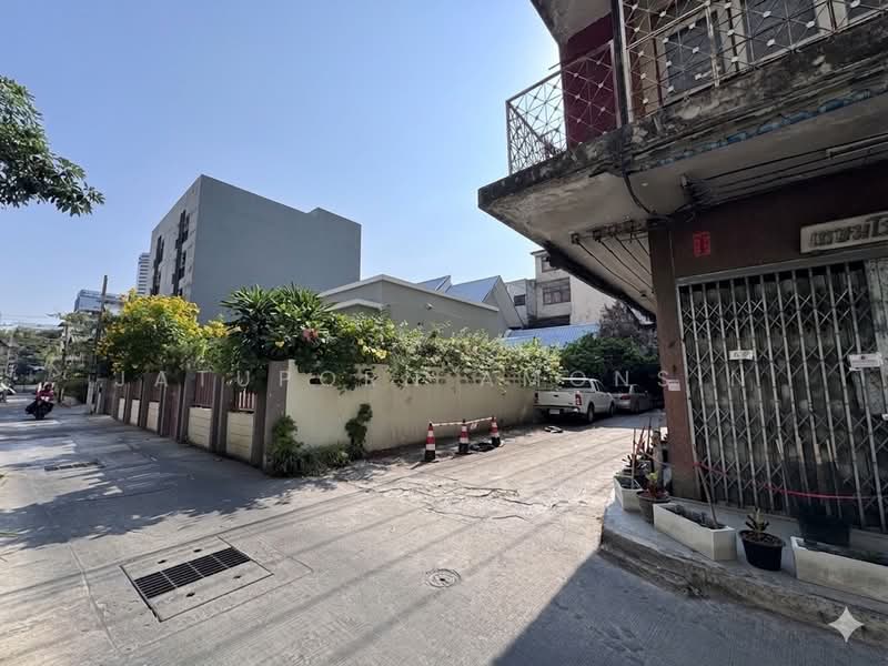 อาคารพาณิชย์ 3 ชั้น ในซอยเพชรบุรี 18, Bangkok, Thanon Phetchaburi, Ratchathewi, Bangkok, , 105 sqm, Shophouse For Sale, by Jatuporn Amonsin, 500234699 - DDproperty.com