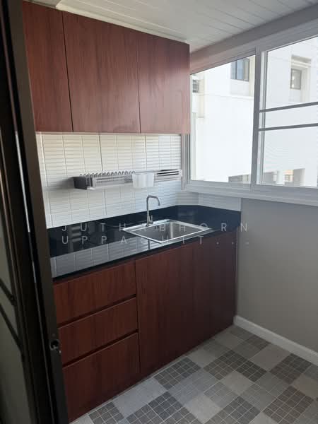 Beverly Tower, Bangkok, 52 Soi Chai Yot, Khlongtoei Nua, Watthana, Bangkok, 1 Bedroom, 65 sqm, Condo For Rent, by Juthabhorn Uppachit (Amy), 500234724 - DDproperty.com